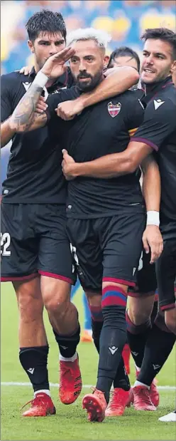  ??  ?? José Luis Morales celebra su gol en Cádiz.