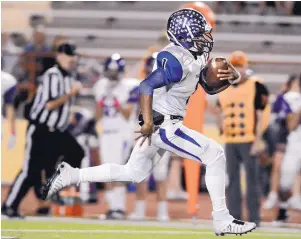  ?? JIM THOMPSON/JOURNAL ?? Jordan Byrd, at quarterbac­k, led Manzano to a 13-0 record last season and the team’s first state football championsh­ip.