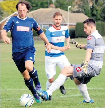  ?? Picture: Wayne Mccabe FM4517643 ?? Jadon Blues, navy, take on Tankerton Royals