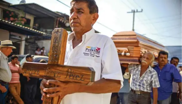  ?? FRANCISCO ROBLES/AFP/GETTY IMAGES ?? Relatives and friends of the mayor of Mexican community Petatlan, Arturo Gomez Perez, during his Dec. 29 funeral in Guerrero State. The day before, he was shot while dining at a restaurant.