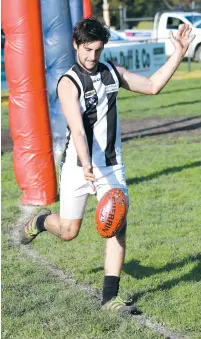  ??  ?? Poowong’s Matthew Cozzio kicks from defence