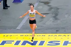  ?? CHARLES KRUPA ASSOCIATED PRESS FILE PHOTO ?? Emma Bates of Minnesota crosses the finish line of last year’s Boston Marathon. Bates is hoping to improve on last year’s fifth-place finish when she lines up for the marathon today.