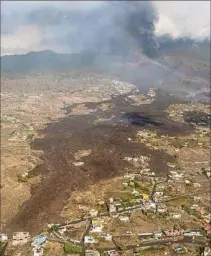  ?? ?? LA PALMA. El avance de la lava es lento y no llegaría a la costa.