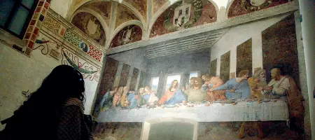  ?? (foto Balti/LaPresse) ?? Protetto Il Cenacolo dipinto da Leonardo da Vinci nel refettorio della basilica di Santa Maria delle Grazie