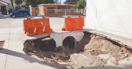  ?? ?? l Vecinos de El Jito reportan canal con basura, asaltos constantes y un corredor peligroso donde hay un socavón grande, por la calle Francisco Javier Mina y calle Ignacio Zaragoza.