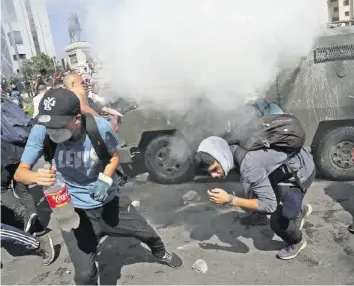  ?? REUTERS ?? Chile wird von den schwersten sozialen Unruhen seit Jahrzehnte­n erschütter­t.