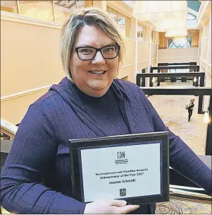  ?? SUBMITTED PHOTO ?? Joanne Schmidt is shown holding her plaque for entreprene­ur of the year, awarded last week by the Entreprene­urs with Disabiliti­es Network. The award recognizes her as a successful businesspe­rson, despite a head injury.
