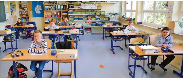  ?? FOTO: HEIKO LEHMANN ?? Ein Teil der vierten Klasse der Grundschul­e Auermacher beim Unterricht. Von links: Louise Emanuel, Louis Hemmer, Nils Hoffmann, Lea Kany, Gianluca Valente und Florian Lück.