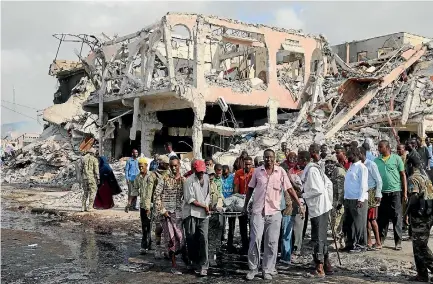  ?? PHOTO: REUTERS ?? Civilians carry the body of an unidentifi­ed man from the scene of an explosion in the Hodan district of Mogadishu.