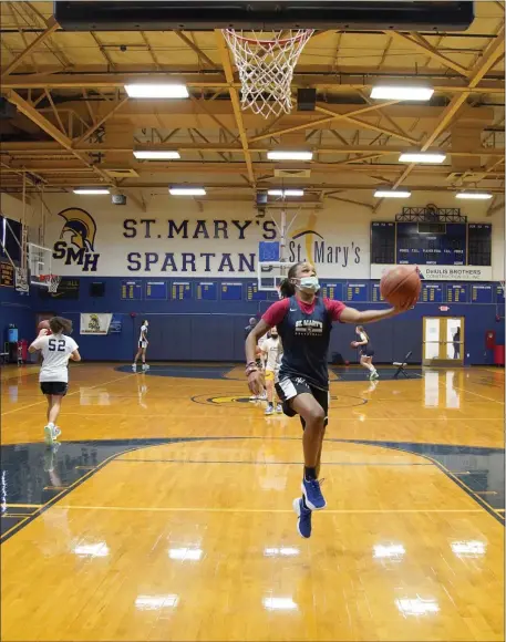  ?? PHOTO BY MARY SCHWALM — MEDIANEWS GROUP/BOSTON HERALD ?? Lynn, MA. - January 6: St. Mary’s basketball player Niya Morgen drives to the basket during a drill at practice on January 6, 2022 in Lynn, MA.