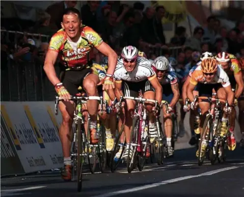  ?? FOTO PHOTO
NEWS ?? Andrei Tchmil won de Ronde van Vlaanderen, Parijs-Roubaix en Milaan-Sanremo.