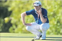  ?? PHOTO: GETTY IMAGES ?? Defending champion Matthew Griffin lines up a put at The Hills during the first round of the New Zealand Open at Arrowtown. Griffin is 10under after two rounds, six shots off the lead.