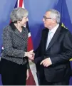  ??  ?? Encuentro. Theresa May se reunió ayer con el presidente de la Comisión Europea, Jean-Claude Juncker.