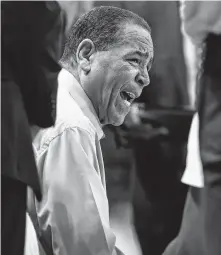  ?? Godofredo A. Vásquez / Staff photograph­er ?? UH coach Kelvin Sampson’s team could reach its third straight NCAA Tournament for the first time since Phi Slama Jama.