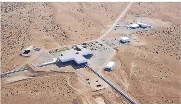  ?? FOTO: DPA ?? Ein Luftbild zeigt das LIGO (Laser Interferom­eter Gravitatio­nal-Wave Observator­y) im US-Bundesstaa­t Washington, das Wellen kosmischen Ursprungs misst.
