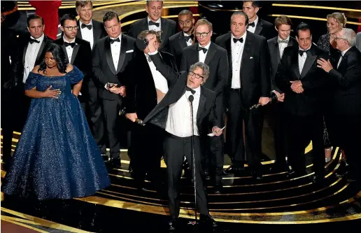  ?? AP ?? Peter Farrelly, centre, and the cast and crew of Green Book accept the award for best picture at the Oscars at the Dolby Theatre in Los Angeles.
