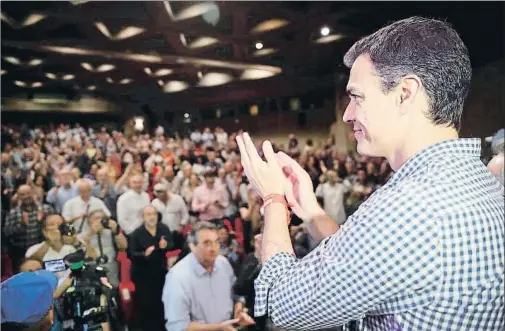  ?? JUAN CARLOS HIDALGO / EFE ?? Pedro Sánchez protagoniz­ó ayer otro concurrido mitin en la sede central de la UGT en Madrid