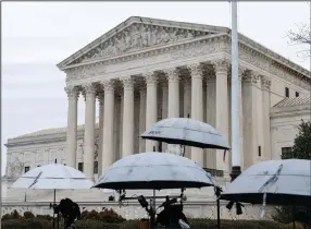  ?? (Bloomberg News WPNS/Eric Lee) ?? Members of the media set up equipment and umbrellas outside the U.S. Supreme Court in Washington on Wednesday.