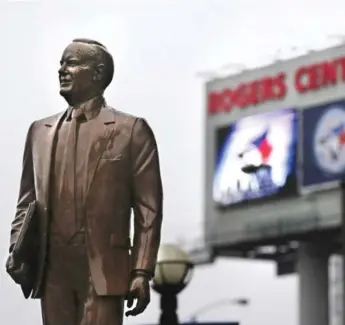  ?? RICHARD LAUTENS/TORONTO STAR ?? While other teams have honoured their best players — Tony Gwynn in San Diego, Ernie Banks in Chicago, Stan Musial in St. Louis — the lone Blue Jays statue is of former owner Ted Rogers.