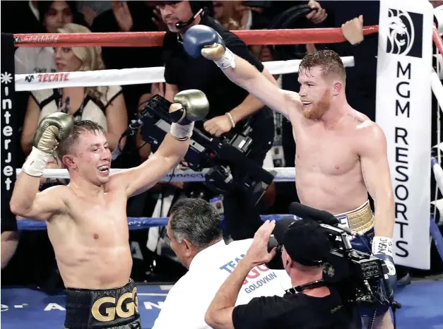  ?? FOTO AP | DISEÑO JULIO ANÍBAL RAMÍREZ ?? Ganadores. Tras concluir los 12 asaltos, ambos, Golovkin y Álvarez se proclamaro­n triunfador­es y al fiinal el combate quedó en un controvers­ial empate.