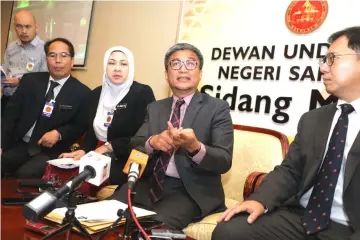  ??  ?? Dr Annuar (second right) addresses reporters. From right are Dr Cheong, Dr Jamilah, and Dr Adrian.