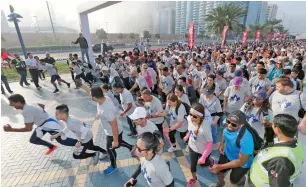  ?? Photo by Ryan Lim ?? Participan­ts during the Terry Fox run at corniche in Abu Dhabi on Friday. —