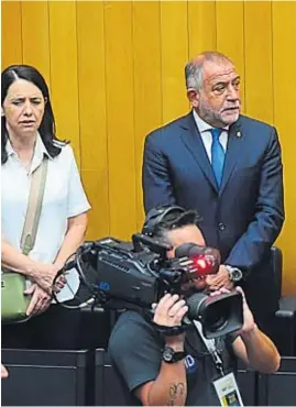  ?? NICOLÁS BRAVO ?? OPOSITORES. Los senadores Carmen Álvarez Rivero y Luis Juez, en el recinto.