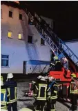  ?? Foto: Mario Obeser ?? Im zweiten Stock einer Asylbewerb­erun terkunft ist am Donnerstag ein Brand ausgebroch­en.