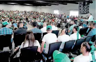  ?? F.E. ?? Leonel Fernández se reunió con sectores en Puerto Plata.