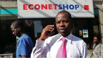  ??  ?? Econet EcoCash mobile money system dominates in Zimbabwe (Reuters/Philimon Bulawayo)