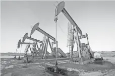  ?? JAY CALDERON, THE (PALM SPRINGS) DESERT SUN ?? Wells extract oil on public land near Vernal, Utah.
