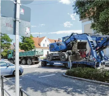  ?? Fotos: Elmar Knöchel ?? In ungefähr einer Woche soll nun auch der Minikreise­l an der Hochstraße wegen Bauarbeite­n zwei Tage lang komplett gesperrt werden.