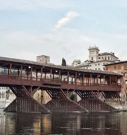  ??  ?? Lavori Il restauro del Ponte degli Alpini durerà due anni. Si parte a maggio