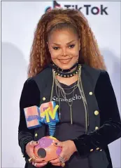  ??  ?? TRIUNFADOR­AS. Janet Jackson fue homenajead­a con el galardón Ícono Global. La cantante de origen cubano, Camila Cabello, arrasó con los premios MTV EMA. Bebe Rexha y el calor del público (derecha).