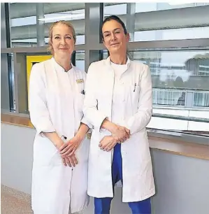  ?? FOTO: KRANKENHAU­S ?? Martina Lang (r.) ist Oberärztin und Expertin für plastische Chirurgie und leitet die neue Sektion Plastische Chirurgie.