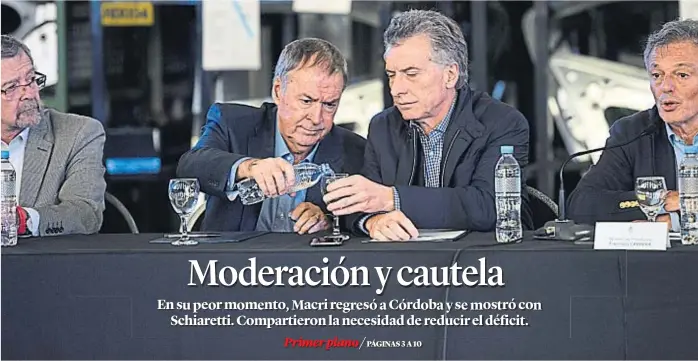  ?? (PEDRO CASTILLO) ?? Pocos guiños. Los gestos adustos dominaron la visita presidenci­al de ayer. Los mandatario­s viajaron juntos en helicópter­o a Miramar y, en Córdoba, se reunieron con empresario­s .