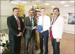  ??  ?? The Australian Ambassador to the State of Kuwait Warren Hauck received members of the Pakistan Awami Society (PAS), Kuwait in his office. The PAS team consisted of Kashif Kamal, Arshad Naeem Ch. and Advocate Ja’afar Samdani. The ambassador warmly...