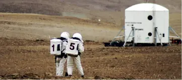  ??  ?? On inhospitab­le Devon Island, researcher­s simulate missions to Mars