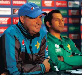  ?? Picture: ACTION IMAGES VIA REUTERS ?? BRAINS TRUST: Mickey Arthur and Sarfraz Ahmed.