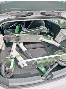  ?? FOTO: BOISSEREE ?? E-Scooter von „Lime“im Kofferraum eines Privatwage­ns.