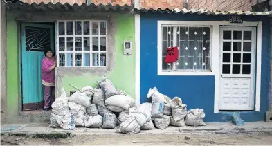  ?? PHOTO: REUTERS ?? Distress signal . . . A red rag serves as a distress signal amid the Covid19 outbreak in Soacha, Colombia.