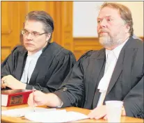  ?? TARA BRADBURY/THE TELEGRAM ?? Accused murderer Brandon Phillips is represente­d by lawyers Mark Gruchy (left) and Jeff Brace.