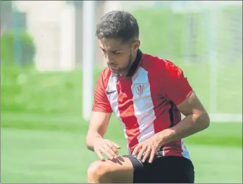  ?? FOTOS: AIOL, J. ECHEVERRÍA, TWITTER ?? Jon Sillero, Peru Nolaskoain, Aitor Seguín y Andoni López son los cuatro cachorros citados por Kuko Ziganda para el partido de esta tarde en Brujas. Solo Seguín sabe lo que es disputar un amistoso con el primer equipo, mientras que los otros tres se...