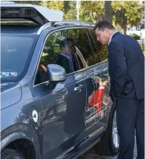  ??  ?? State Sen. Jeff Brandes (R-St. Petersburg) checks out Uber's automated technology.