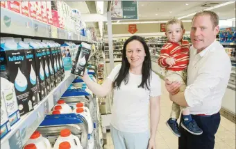  ??  ?? Gerard and Julian Burns of Lullaby Milk with their son Oisin in Aldi, Mallow. Photo: Daragh McSweeney/Provision