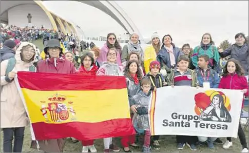  ??  ?? También participar­on en el Encuentro Mundial de las Familias, donde ofrecieron su testimonio