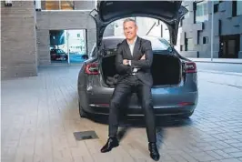  ??  ?? GODT KJØP: Haakon J. Marthinsen i Autolease Norge mener Tesla Model S kan vaere et godt kjøp i storbilkla­ssen.