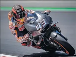  ??  ?? TEST. Marc Márquez probó un nuevo chasis de la Honda RC213V.