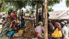  ??  ?? A MENTAL health session is conducted with people who have sought shelter in the Nangua camp for internally displaced people. These sessions are used to help those displaced by the armed conflict in Cabo Delgado talk about their experience­s and get support for issues like PTSD.