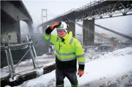  ?? FOTO: KJARTAN BJELLAND ?? Ifølge Hms-leder Glenn Lonebu var det liten vits å drive arbeid med brokonstru­ksjonen onsdag.